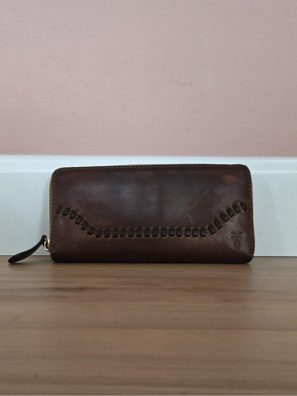 frye | melissa whipstitch zip wallet | leather | brown | small leather good